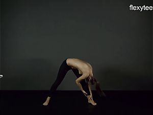 FlexyTeens - Zina demonstrates supple naked bod
